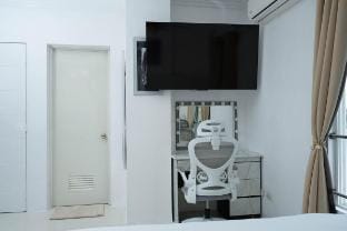 Modern 1-Bedroom Apartment, Gym & Pool Access Apartment in Angeles