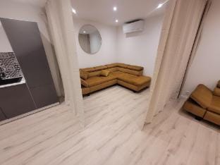 Charming Annecy Old Town Apartment, 100m from Lake Apartment in Annecy