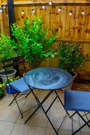 SmartStay | Parking | by Airport | 4 Beds | WiFi Apartment in Farnborough