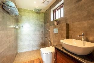Selcouth  2 bedroom cottage by the backwaters Country House in Kochi
