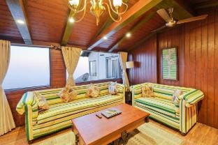 Chestnut Hideaway by Sama Homestays | 2BHK Mall Rd Vacation rental in Uttarakhand