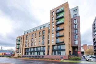 2BR Scenic View• Salford •WiFi •Kitchen • Deals Vacation rental in Salford