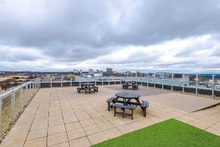 2BR Scenic View• Salford •WiFi •Kitchen • Deals Vacation rental in Salford