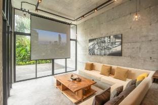 New Modern 4 BR Villa 5 mins to Finns Vacation rental in North Kuta