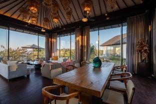 4BR Cliff-front Ocean View Villa Vacation rental in Bali