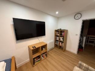 Twin Room with Shared Kitchen & Bathroom -2 Guests Vacation rental in London Borough of Hackney