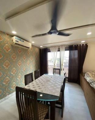 Modern 3BHK Apartment in Saket | Family-Friendly Vacation rental in Delhi