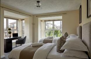 2-bed London Apt. minutes from London ExCeL & o2 Vacation rental in London