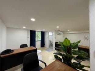 Sukhumvit 48 hostel 6 rooms with fast WiFi smartTV Vacation rental in Bangkok