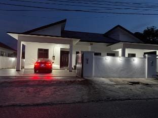 Hinggap Homestay Kemasik Kertih Vacation rental in Terengganu, Malaysia