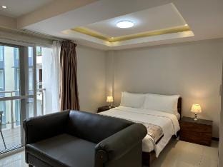 Studio w/heated pool &  2 rooftop pool, gym, spa. Vacation rental in Angeles