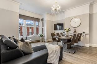 The Grand Edwardian 3 Bedroom Apartment Vacation rental in Edgware