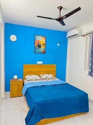 “Tranquil Blue Getaway Pent house for couples Ac” Vacation rental in Bengaluru
