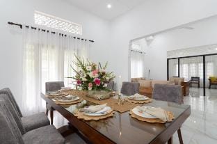 Champagne Villa Vacation rental in Wadduwa