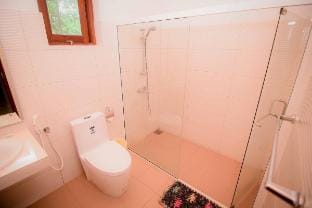 Airport Villa Deluxe Double room with Pool view Vacation rental in Negombo