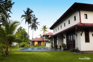 Airport Villa Deluxe Double room with Pool view Vacation rental in Negombo