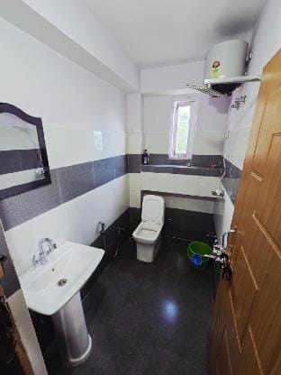 Bedroom with king bed Vacation rental in India
