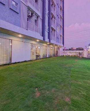 The Luxe Studio|Pool|Near Bombay Hospital|Balcony #925 Vacation rental in Jaipur