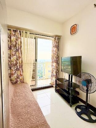 1 Bedroom with Big Balcony at Zinnia Towers Vacation rental in Quezon City