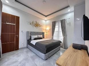 Ev guesthouse jogja Spacious 200m2 house with 3 br Vacation rental in Special Region of Yogyakarta