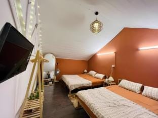 Old Quarter, 2 Beds, Clean & Comfy - Disco's Home Vacation rental in Hanoi
