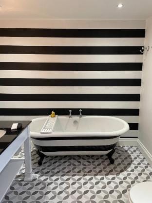 Cottage on high street, own parking and EV charger Vacation rental in Chipping Norton