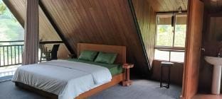 "The Bridge View Cabin" Vacation rental in Central Province