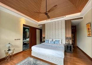 Luxury Pool Villa Jacuzzi Gym Laguna•Monthly Stay Vacation rental in Choeng Thale
