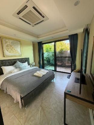 Luxury Pool Villa Jacuzzi Gym Laguna•Monthly Stay Vacation rental in Choeng Thale