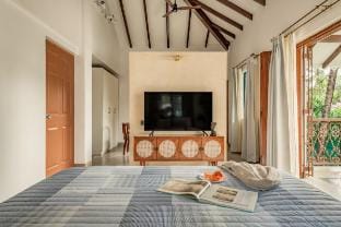 Sanctuary by RÊVE Escapes - Premium 3 BHK Villa Near Morjim Beach Vacation rental in Goa, India