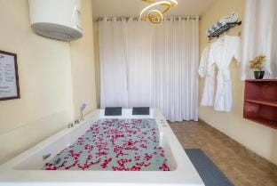Luxury 1-BHK • Private Jacuzzi + Big Screen Fun Vacation rental in Jaipur