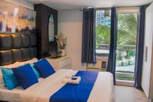 Cozy Stay at Azure - Wifi PS5 TV Popcorn Karaoke Vacation rental in Paranaque