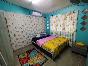 Asyun Homestay Stadium 5km Umt9km 3bilikaircond Vacation rental in Terengganu, Malaysia