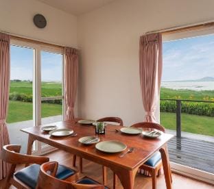 C2 Shoreside Boutique Cottage Vacation rental in Maharashtra