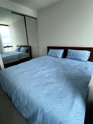 Beach-to-City Views | 2Bed-2Bath-1carpark SKY apt Vacation rental in Southbank