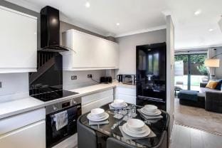 Spotless Two-Bedroom Home with Garden and Parking Vacation rental in Stevenage
