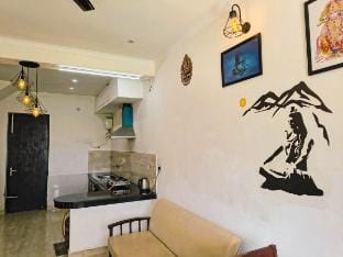 Rosemarry – 1 Room Stay in Bhowali by Homeyhuts Vacation rental in Uttarakhand