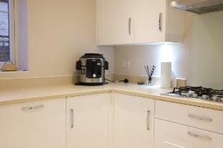 Luxury 6-bedroom Bicester Villa nr Bicester Vill Vacation rental in Cherwell District