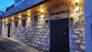 Jenis Guest House 3 Vacation rental in Haifa