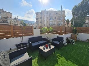 Jenis Guest House 3 Vacation rental in Haifa