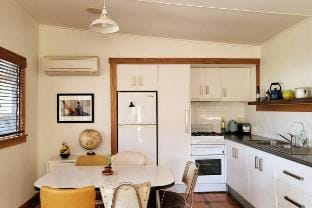 The Dunes - King Studio - 50m from Scamander Beach Vacation rental in Scamander