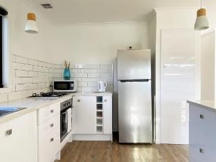 "Bella Blue - Scamander River Stay Vacation rental in Scamander