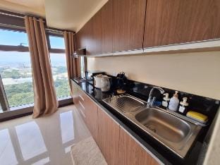 Luxury Bay View 2BR • Pool • Launch 20% Off Vacation rental in Pasay
