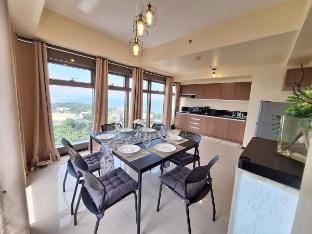 Luxury Bay View 2BR • Pool • Launch 20% Off Vacation rental in Pasay
