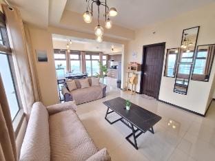 Luxury Bay View 2BR • Pool • Launch 20% Off Vacation rental in Pasay