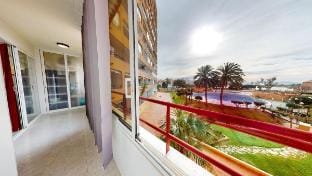 2 bedroom apartment, swimming pool, shops Vacation rental in Roses