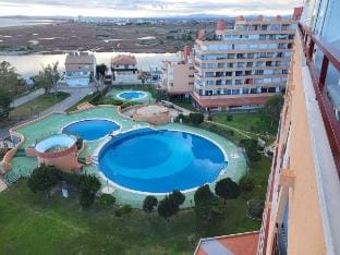 2 bedroom apartment, swimming pool, shops Vacation rental in Roses