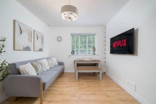 NEW! Cosy Flat | Free Parking | Wapping Station Vacation rental in London Borough of Southwark