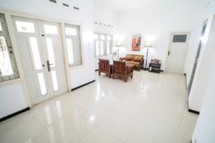 Omah Pakualaman Homestay Jogja Vacation rental in Yogyakarta