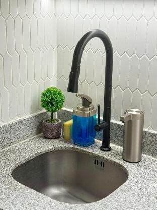 Scandi-Modern 1BR Condo @ Manhattan Plaza Tower 2 Vacation rental in Quezon City